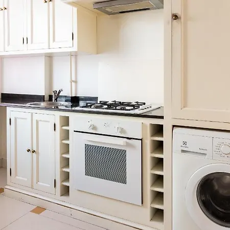 2br With Balcony - Italian Church & View דירה