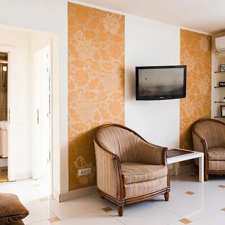2br With Balcony - Italian Church & View Lägenhet