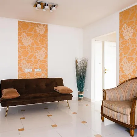 2br With Balcony - Italian Church & View Apartment Bukarest