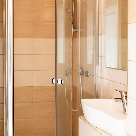 דירה 2br With Balcony - Italian Church & View