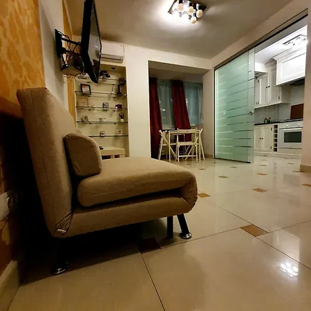 דירה 2br With Balcony - Italian Church & View