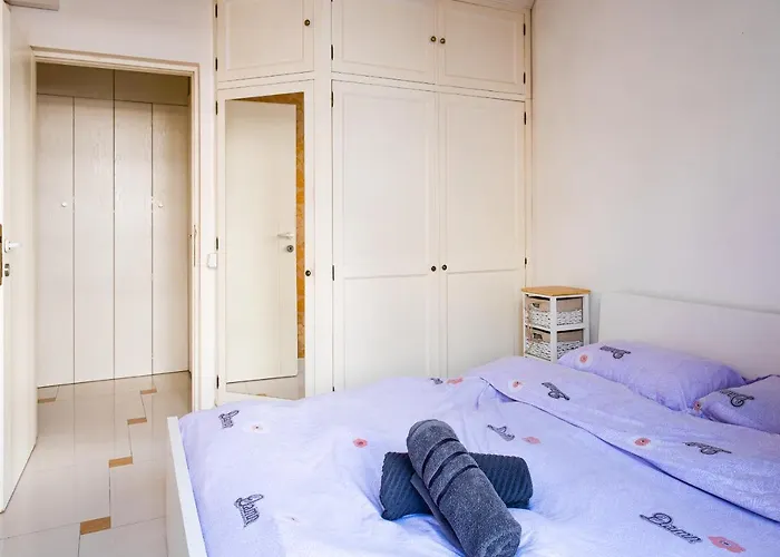 2br With Balcony - Italian Church & View