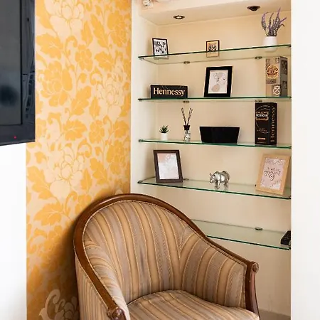 Apartmán 2br With Balcony - Italian Church & View