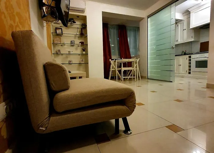 Apartament 2br With Balcony - Italian Church & View